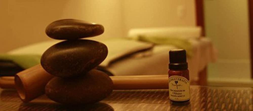Majestic Palace Hotel Florianopolis Ngoại thất bức ảnh A bottle of essential oil