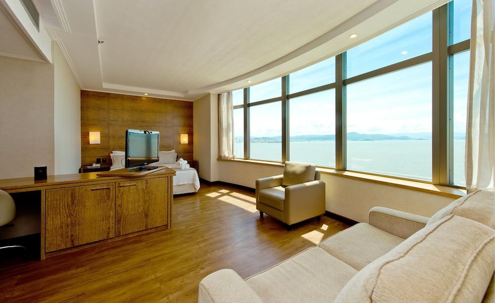 Majestic Palace Hotel Florianopolis Ngoại thất bức ảnh A suite at the hotel