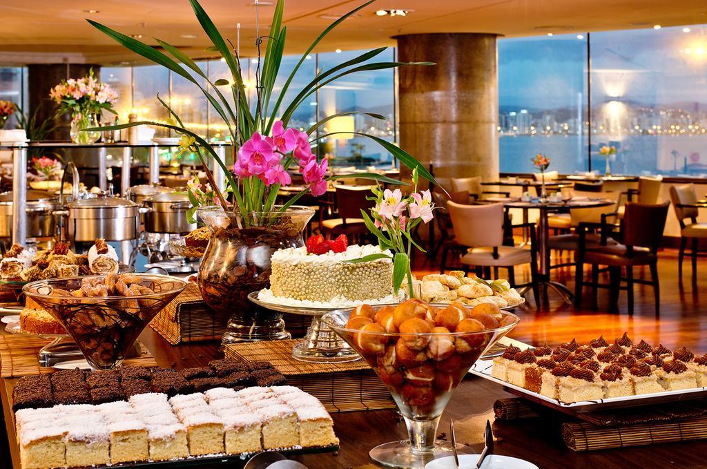 Majestic Palace Hotel Florianopolis Ngoại thất bức ảnh A buffet at a hotel